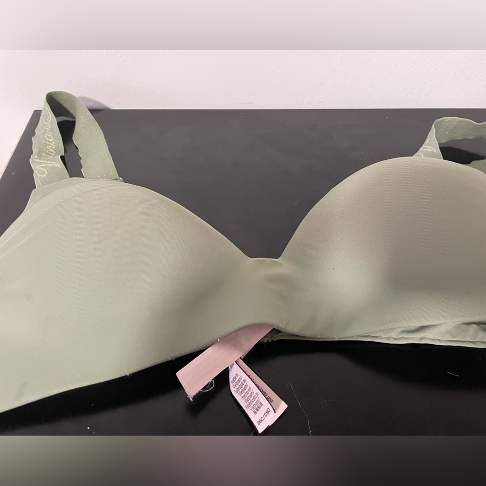 VICTORIAS SECRET t-shirt wireless bra